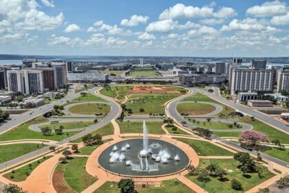Vista aérea do Planalto Central e da Esplanada dos Ministérios em Brasília