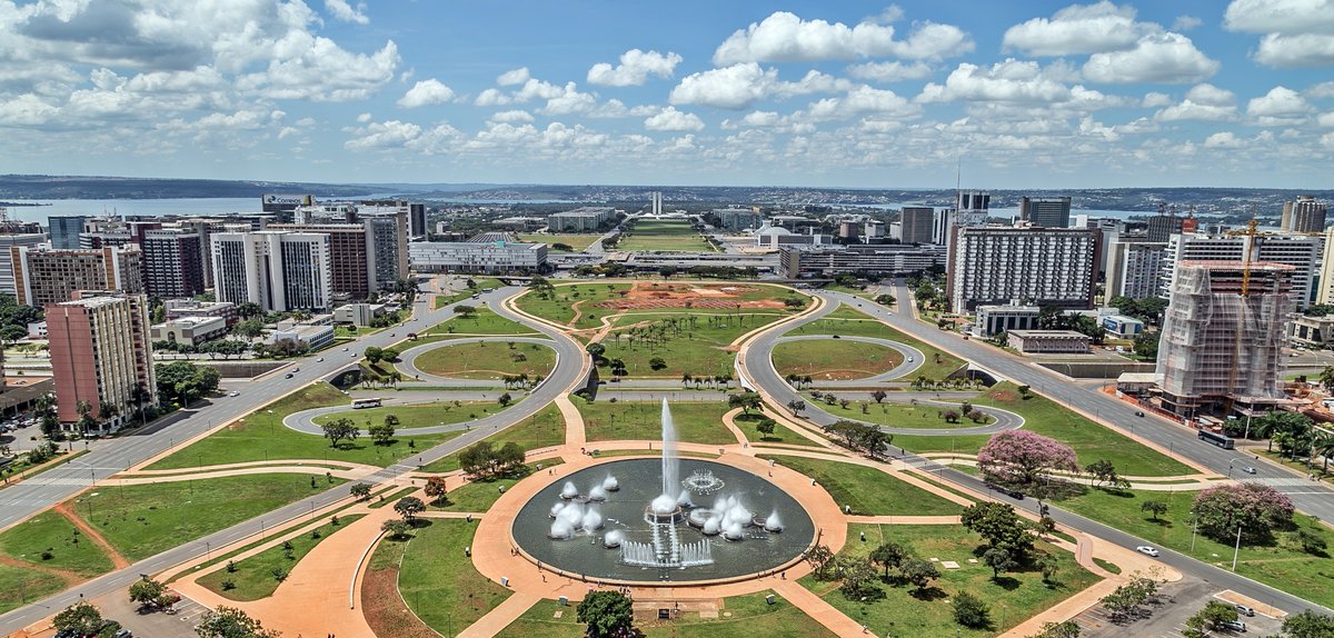 Vista aérea do Planalto Central e da Esplanada dos Ministérios em Brasília
